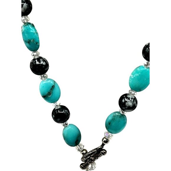 Handcrafted Green Agate  & Black Beaded Necklace With Ornate Silver Pendant - Picture 5 of 8